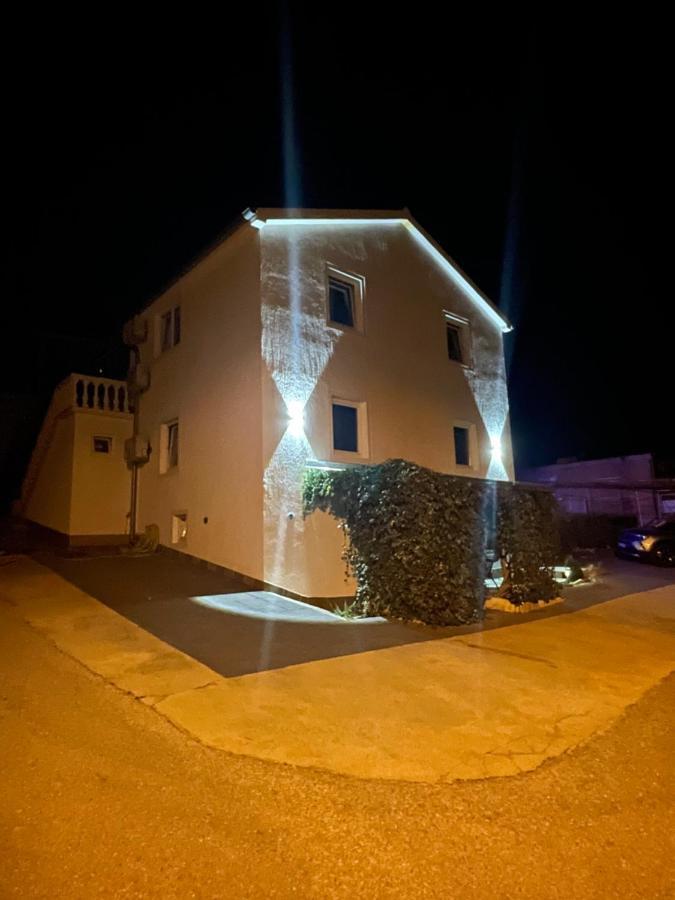 Apartments Frigan マスレニツァ エクステリア 写真